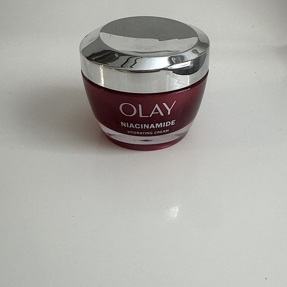 Olay hydrating cream - Picture 1 of 2